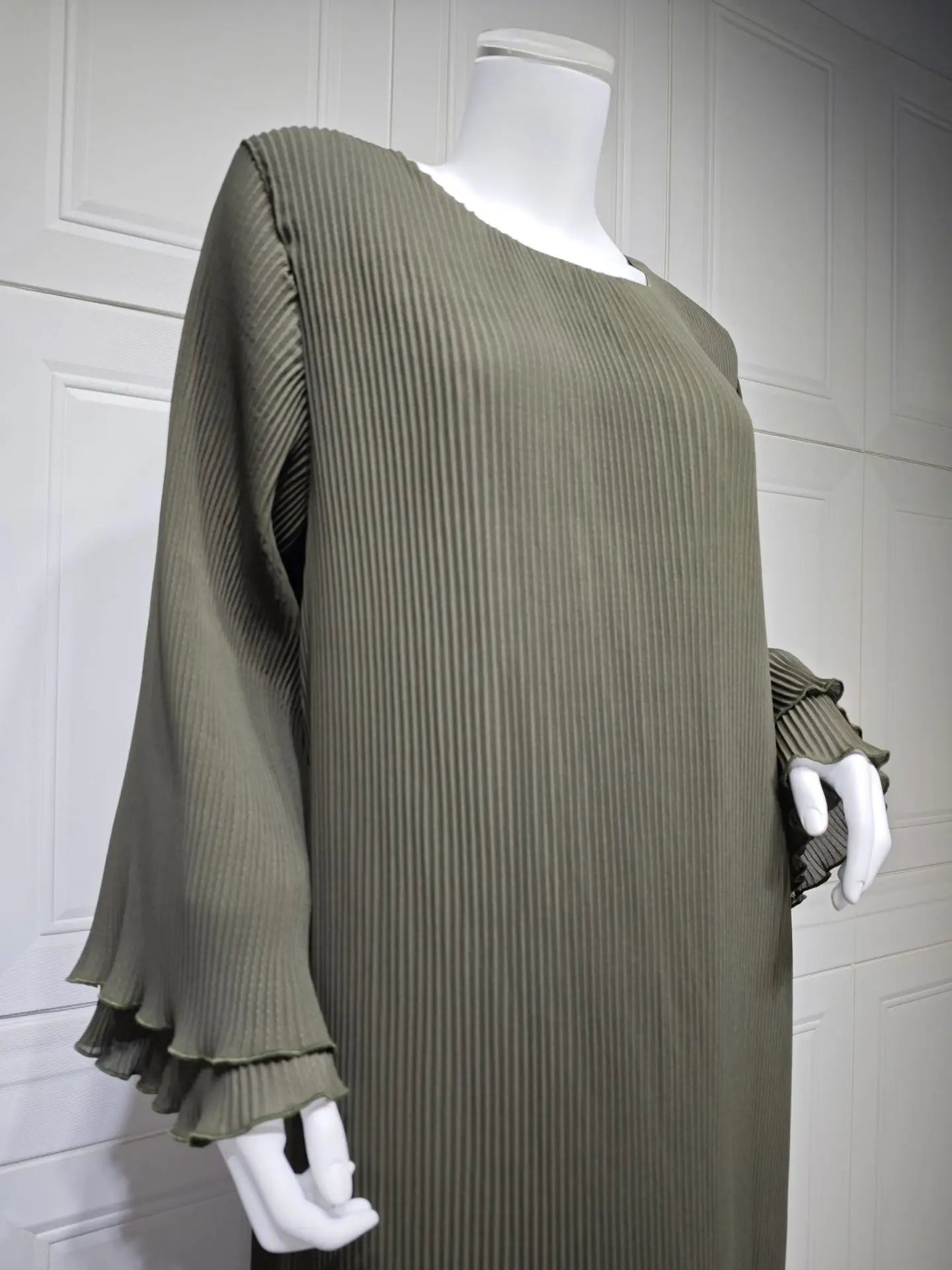 Modest Pleated Abaya: Long Sleeve