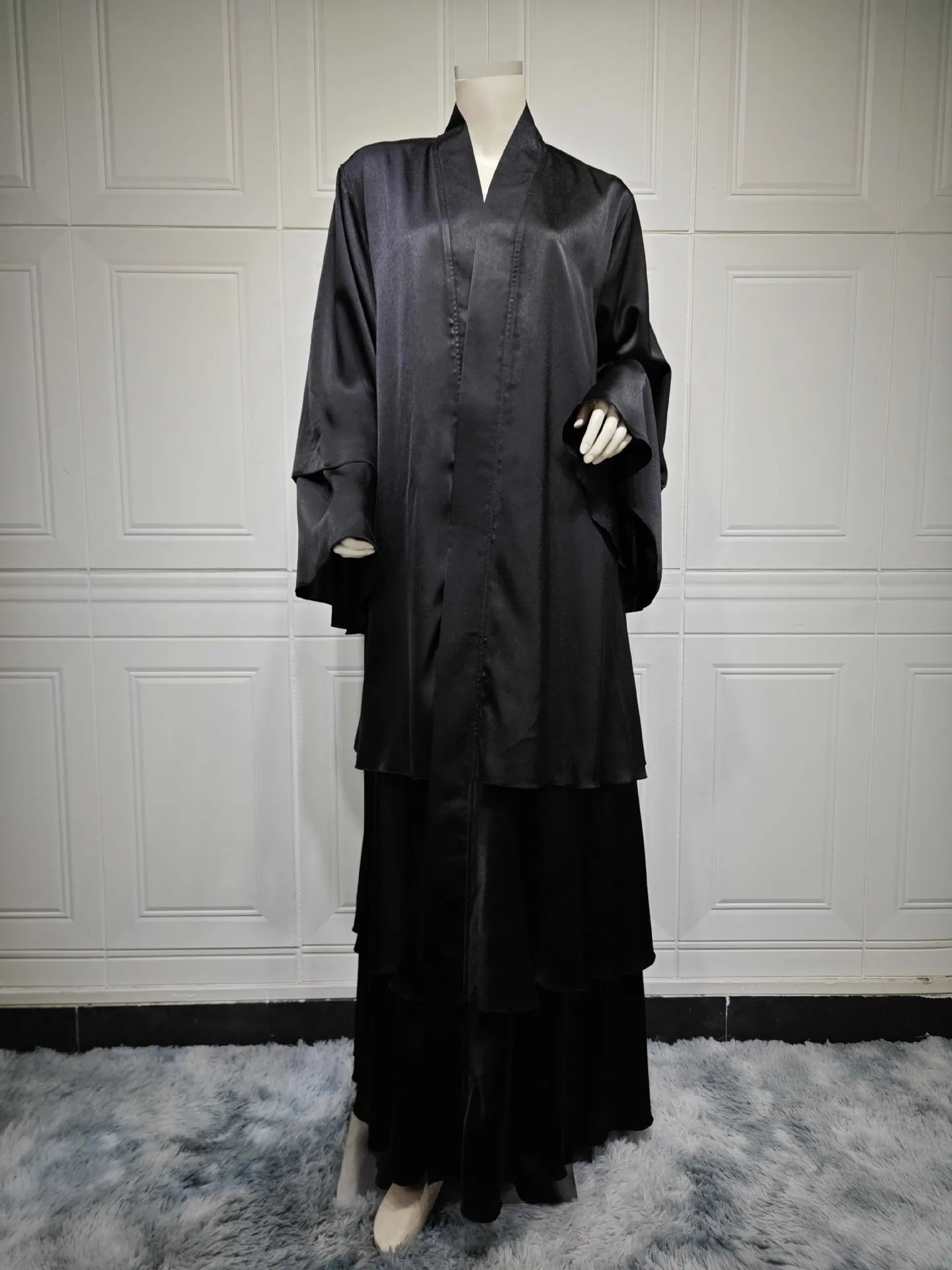 Abaya Cardigan: Monochromatic Dubai-Inspired Fashion