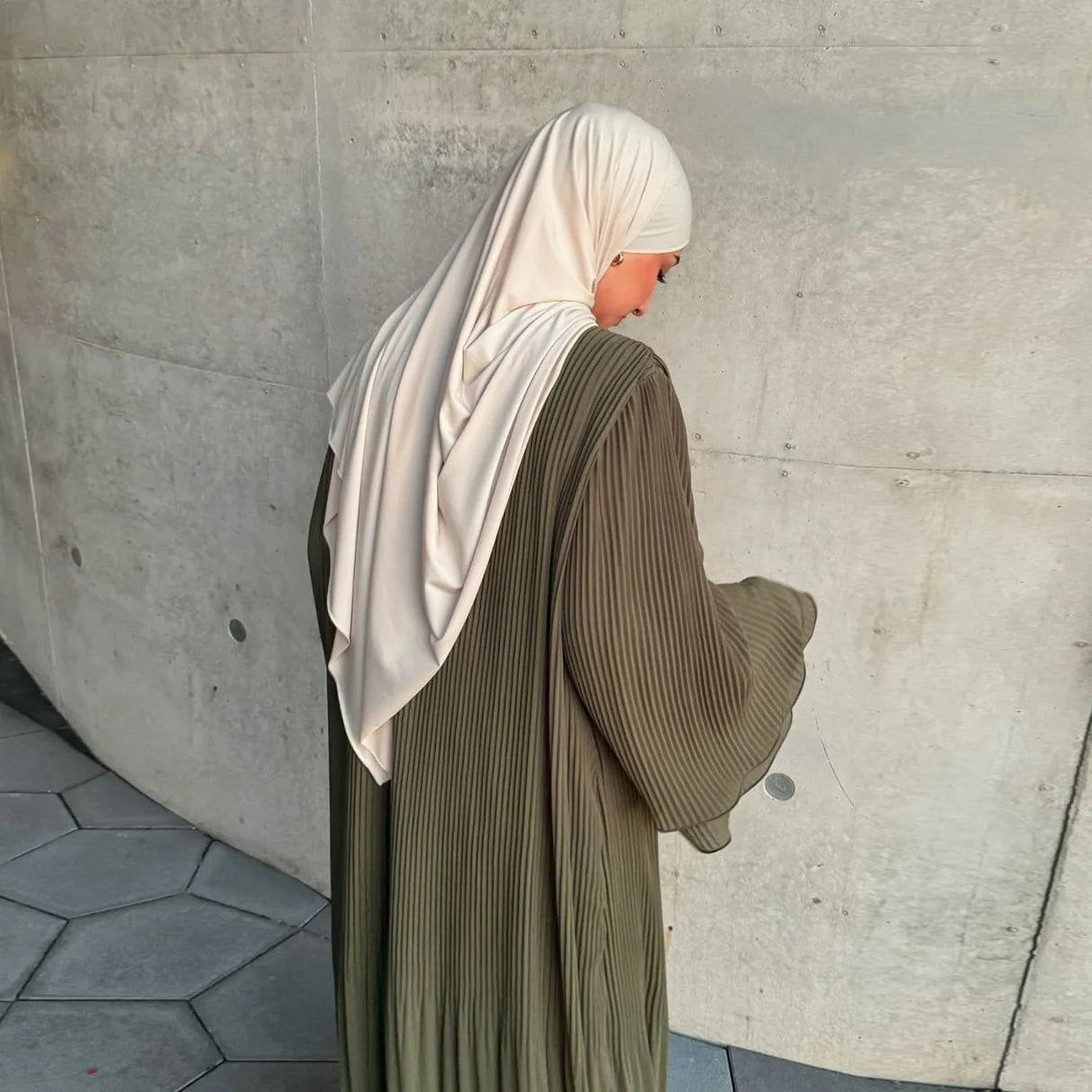 Modest Pleated Abaya: Long Sleeve